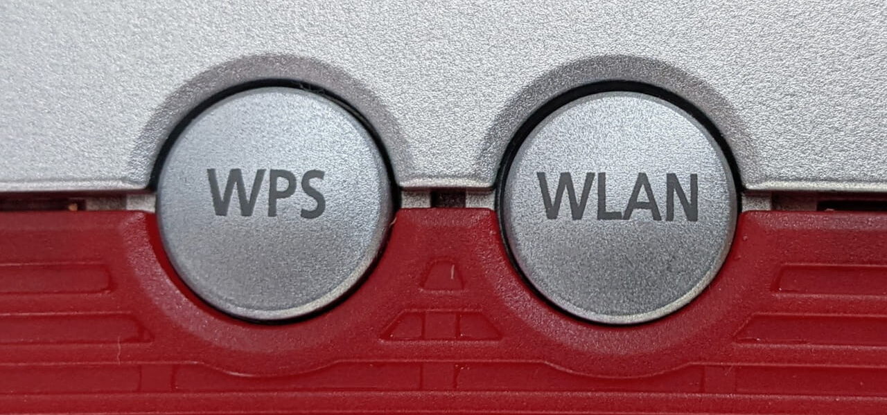 WPS und WLAN Taste an einer Fritzbox 4040