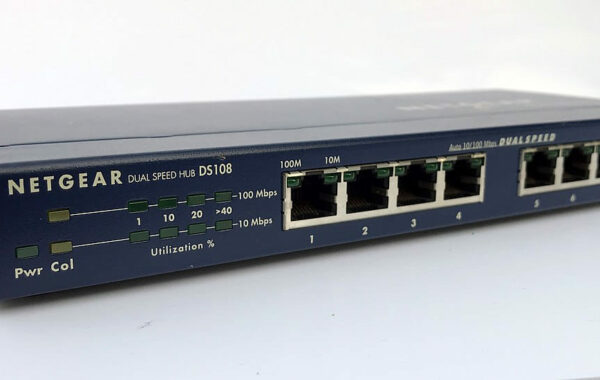 8 Port Netgear DS108 Ethernet Hub